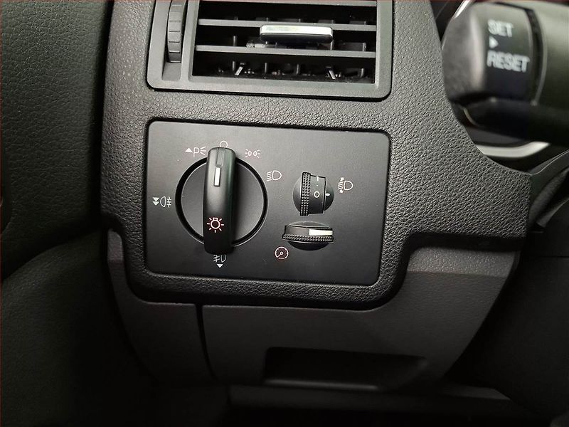 Ford C-MAX (2010) 1.6, ČR,1.maj - fotka 14 z 14