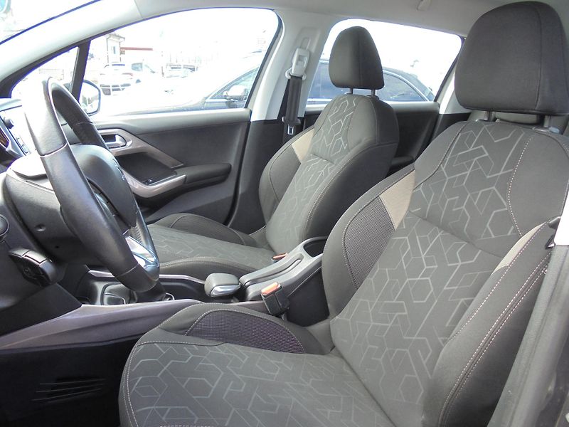 Peugeot 2008 (2015) 1.2 VTI-ČR-1.MAJITEL-SERVISKA - fotka 12 z 13