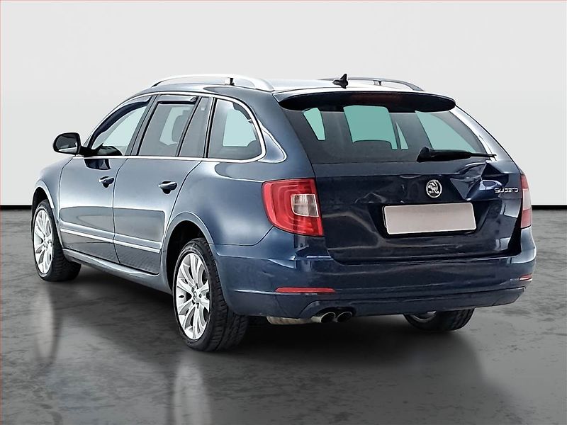 Škoda Superb (2013) 2.0 TDI, 4X4, Xenony - fotka 4 z 21