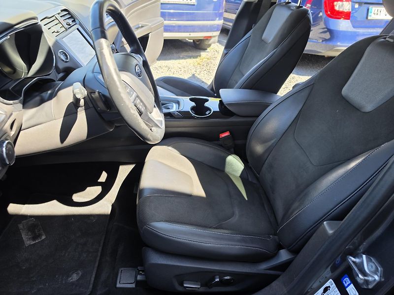 Ford Mondeo 2.0TDCi Titanium Led 4x4 Autom - fotka 15 z 26