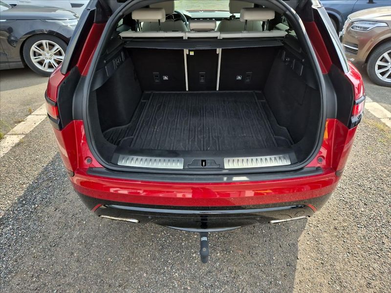 Land Rover Range Rover Velar 3,0 D300 R-Dynamic SE - fotka 11 z 19