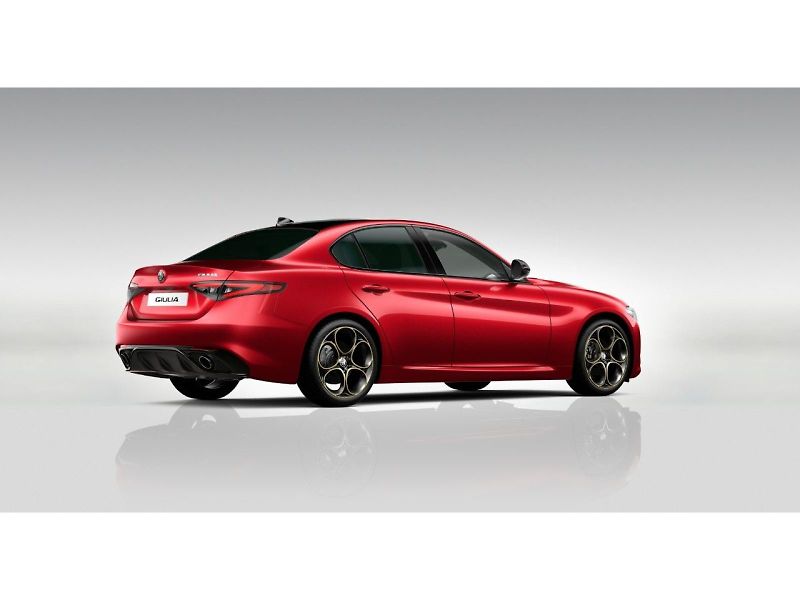 Alfa Romeo Giulia (2026) 2.0T 280k AT8 ZF Q4 4x4 Intens - fotka 3 z 6