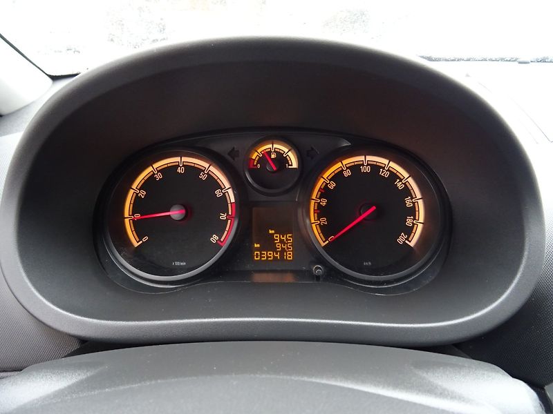 Opel Corsa (2014) 1.2i,63kW,1majČR,S.kniha,klima - fotka 9 z 21
