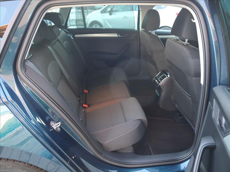 Škoda Superb 2,0 TDi, Kessy, FrontAssist, P - fotka 30 z 40