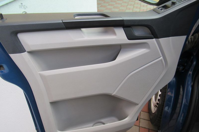 Volkswagen Transporter T6 2.0 TDI KLIMA 9 MÍST - fotka 21 z 31