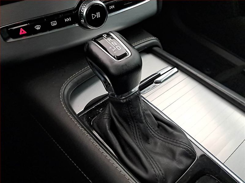Volvo XC90 (2017) D5 AWD, 4X4, Automat, Kůže - fotka 13 z 16