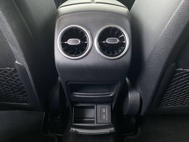 Mercedes-Benz GLB (2024) 200 d 4MATIC - fotka 24 z 28
