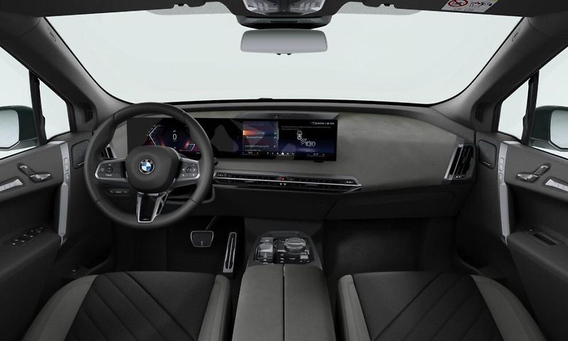 BMW iX xDrive60 - fotka 4 z 4