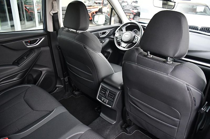 Subaru Forester e-BOXER ACC CARPLAY KAMERA - fotka 15 z 53