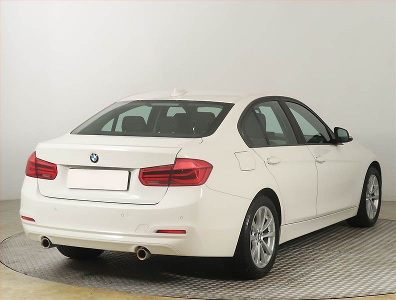 BMW Řada 3 (2018) 340 i xDrive, 4X4, Automat - fotka 5 z 22
