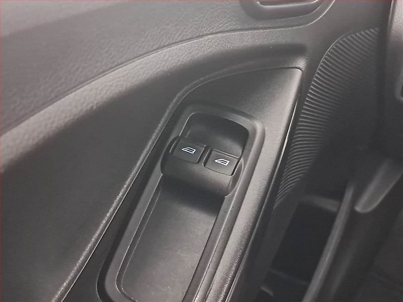 Ford KA PLUS (2018) 1.2 Ti-VCT, Vyhř. sedaček - fotka 16 z 18