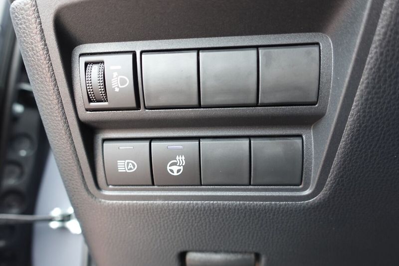 Toyota Yaris 1,5 HEV GR SPORT VIP Skyview - fotka 19 z 35