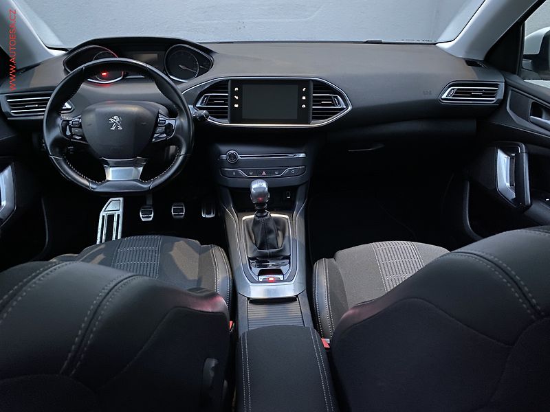 Peugeot 308 (2019) 1.5 HDi, navi, panorama - fotka 8 z 18