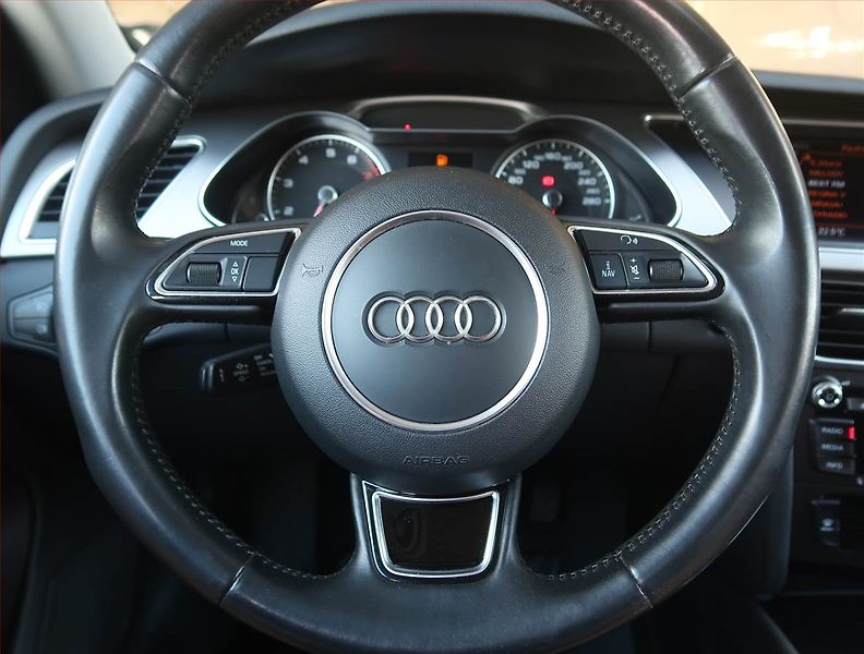 Audi A4 (2015) Ambiente 1.8 TFSI, Serv.kniha - fotka 15 z 17