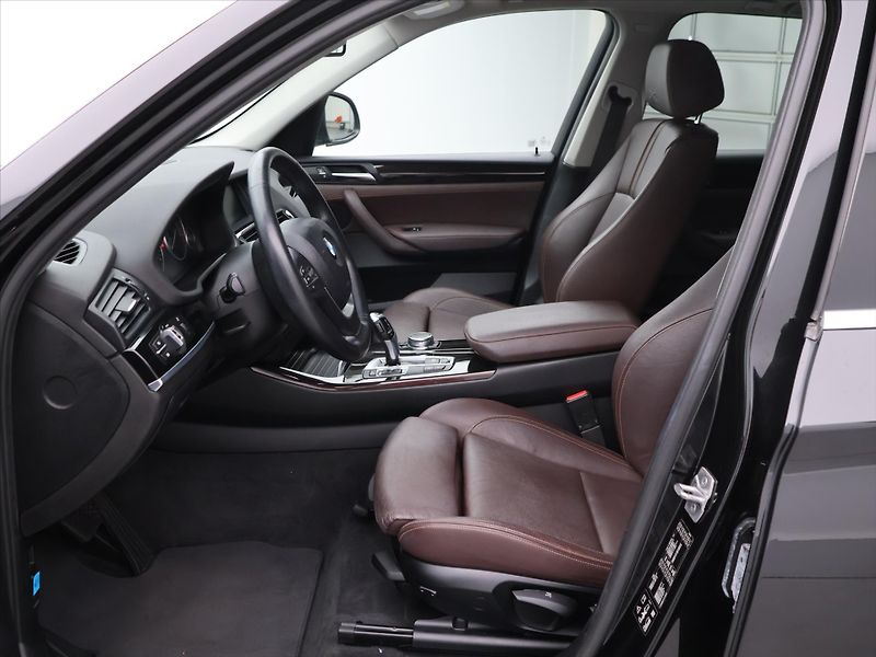 BMW X3 2,0 xDrive20i 135kW X-line DPH - fotka 12 z 32