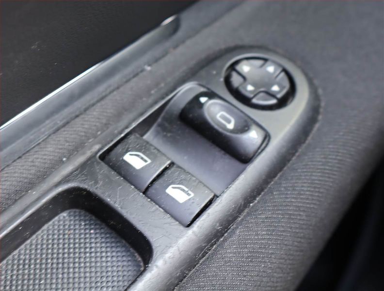 Peugeot 3008 (2011) 1.6 HDi, Serv.kniha, Tempomat - fotka 15 z 16