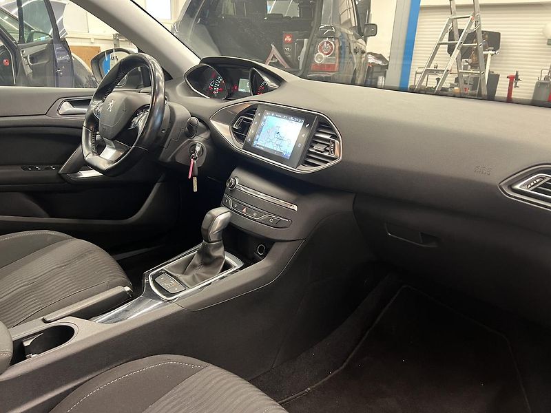 Peugeot 308 SW 1.6 BLUE HDI 88kW - fotka 12 z 18