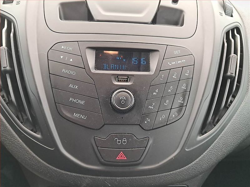Ford Tourneo Courier (2017) Titanium 1.0 EcoBoost, 5Míst - fotka 12 z 17