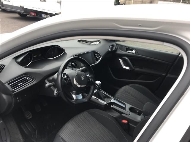 Peugeot 308 1.2 i 81 kW 95 000 km ČR 1.m - fotka 7 z 15