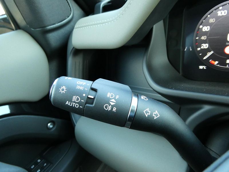 Land Rover Defender (2026) 110 3,0 X-Dynamic SE D200 - fotka 21 z 37