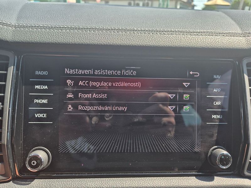 Škoda Kodiaq 2,0 TSI DSG 4x4 SportLine Plus - fotka 31 z 33