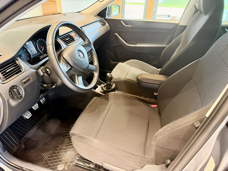 Škoda Rapid 1.2 TSi 77Kw Ambition fresh - fotka 15 z 20