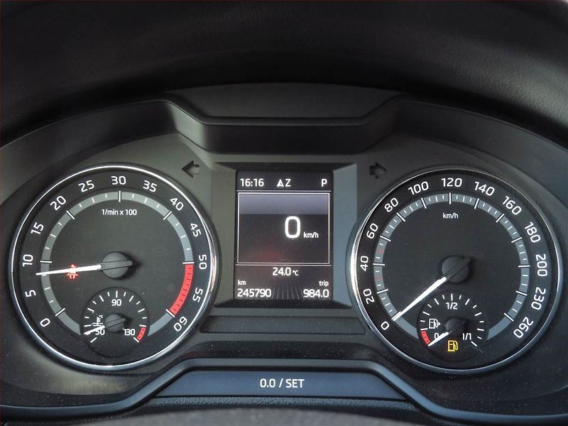 Škoda Octavia (2015) Scout 2.0 TDI, 4X4, Automat - fotka 11 z 19