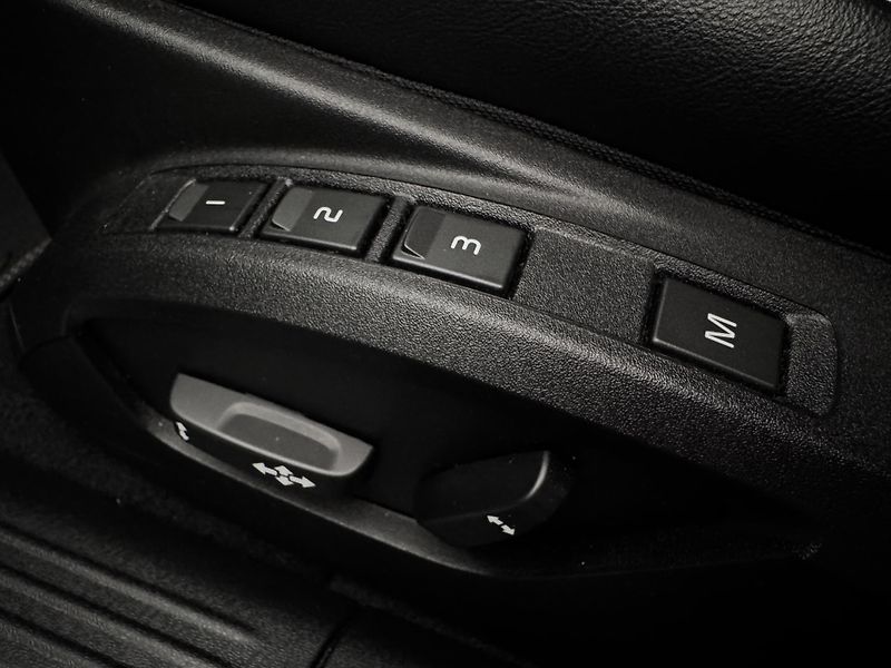 Volvo V40 T3 R-DESIGN AUT REZERVACE - fotka 26 z 47