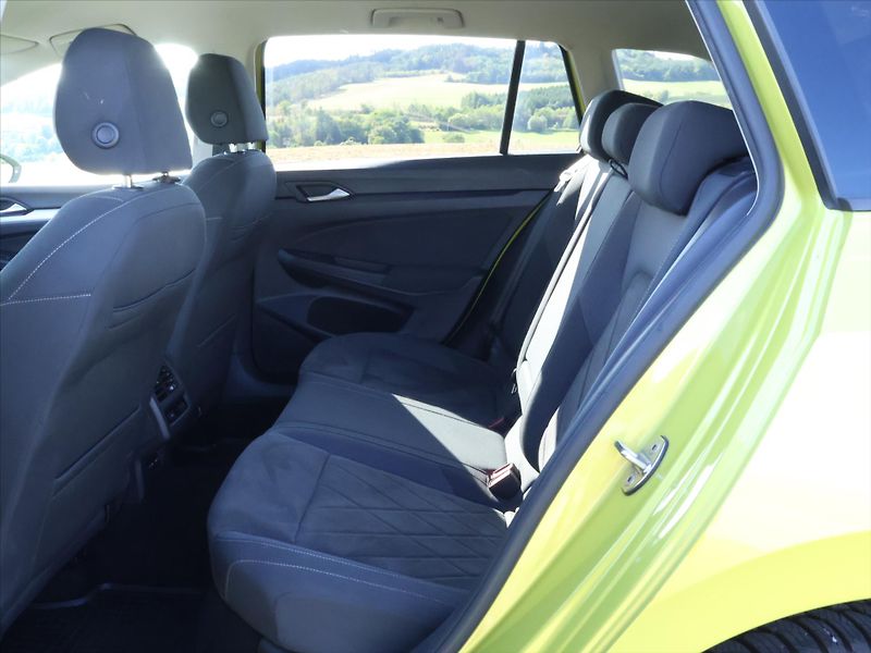 Volkswagen Golf 1,5 TSI 110kW CZ LED 1.Maj - fotka 14 z 24