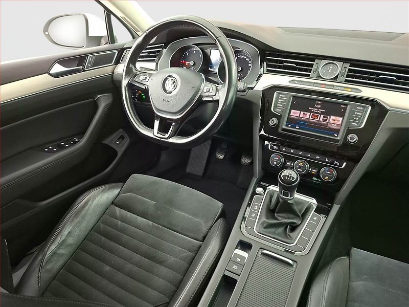Volkswagen Passat (2017) 2.0 TDI, Serv.kniha, Kůže - fotka 7 z 19