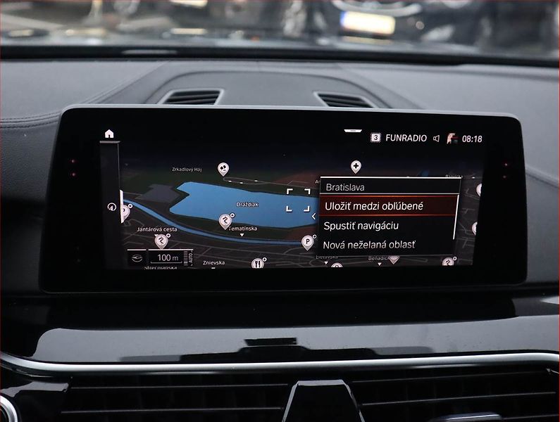 BMW Řada 5 (2019) Luxury Line 530d xDrive - fotka 16 z 24