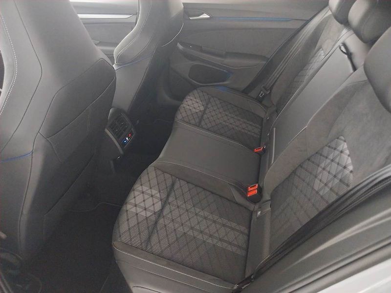 Volkswagen Golf (2024) R-Line 1.5 eTSI - fotka 10 z 17