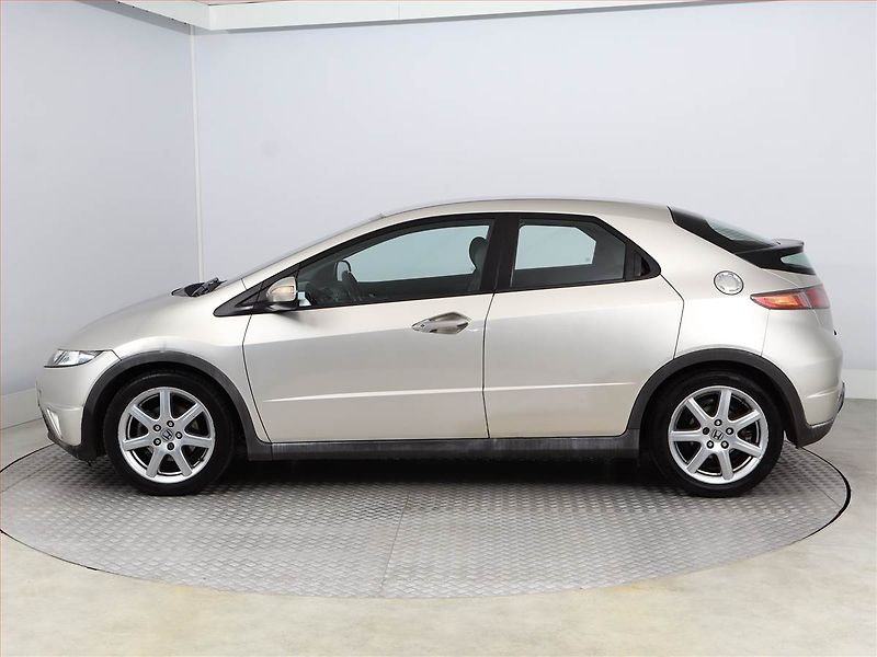 Honda Civic (2006) 1.8 i, po STK, jezdí výborně - fotka 3 z 12