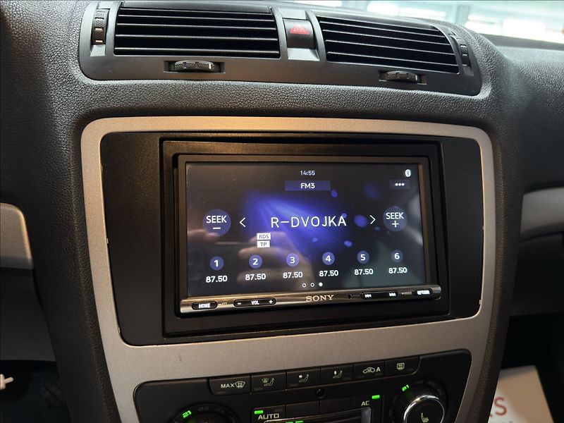 Škoda Octavia 1,4   TSI 90KW CARPLAY XENON - fotka 16 z 33