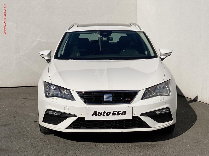 Seat Leon (2019) 2.0 TDi, FR, DSG, kůže, panor - fotka 2 z 19