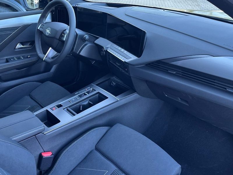 Opel Astra (2026) HB ULTIMATE HYBRID 1.2T (145k) - fotka 10 z 22