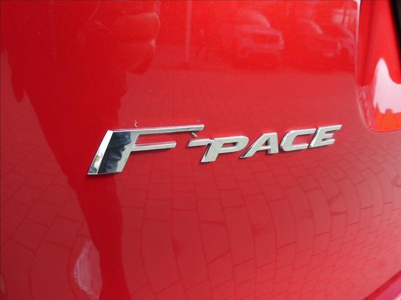 Jaguar F-Pace 2,0 D200 SE,1.maj,ČR,DPH,Pano - fotka 39 z 40