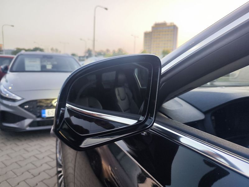 Volvo V90 B5 2.0/184kW Momentum Pro - fotka 18 z 39