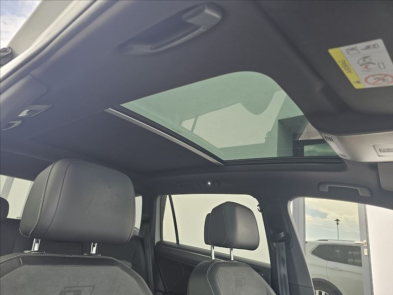 Volkswagen Tiguan Allspace 2,0TDi176KW R-Line Webasto - fotka 41 z 51