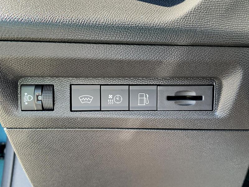 Peugeot 308 ALLURE PACK 1.6 PHEV 133kW AT8 - fotka 23 z 30