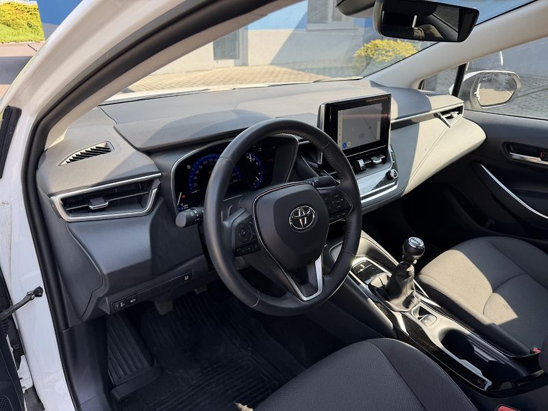 Toyota Corolla 1,5i 92kW manual navi. závěs - fotka 10 z 21