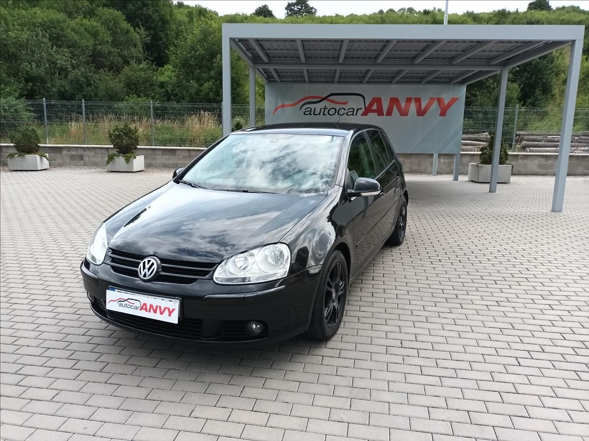 Volkswagen Golf 1,6 MPI,75KW,VÝHŘEV,DIGIKLIMA