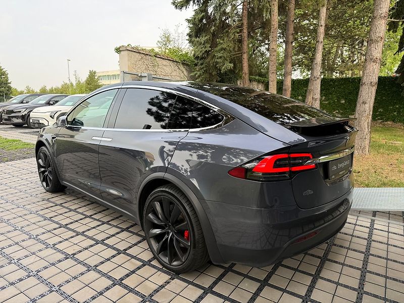 Tesla Model X Performance Ludicrous Mode - fotka 4 z 42