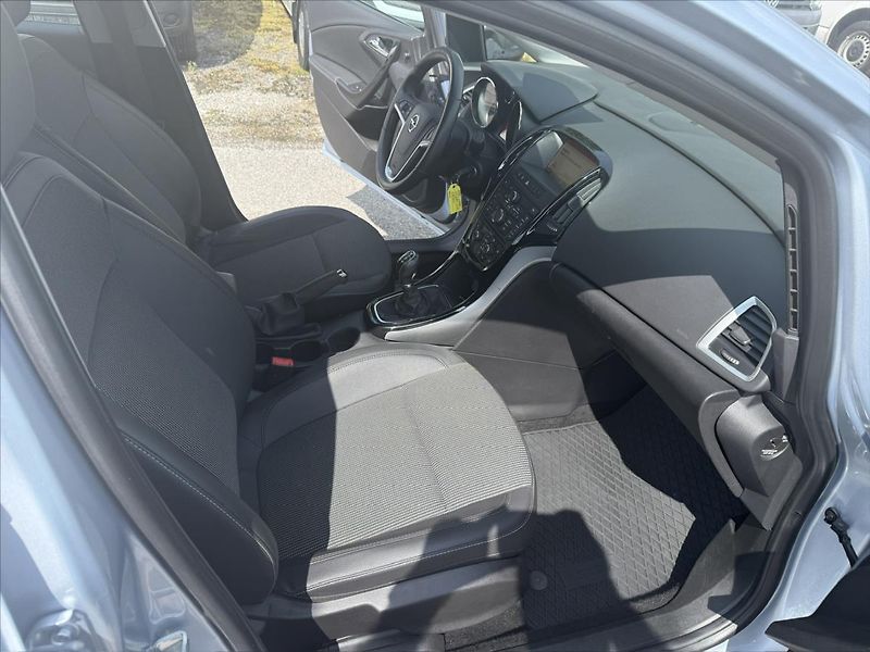 Opel Astra 1,6 CDTi - fotka 20 z 28
