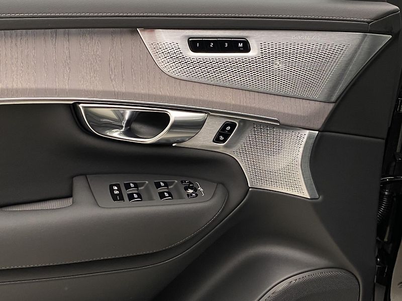 Volvo XC90 (2026) T8 AWD Plug-in DARK ULTRA - fotka 29 z 75