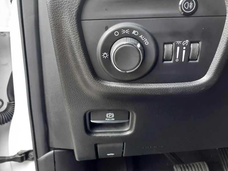 Jeep Grand Cherokee (2023) 3.6 L  V6  4x4 - fotka 22 z 31
