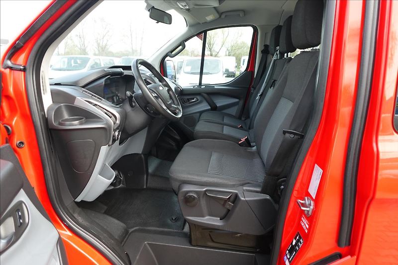 Ford Transit Custom 2,0 TDCi  L1H1 BUS KLIMA SERVI - fotka 25 z 41