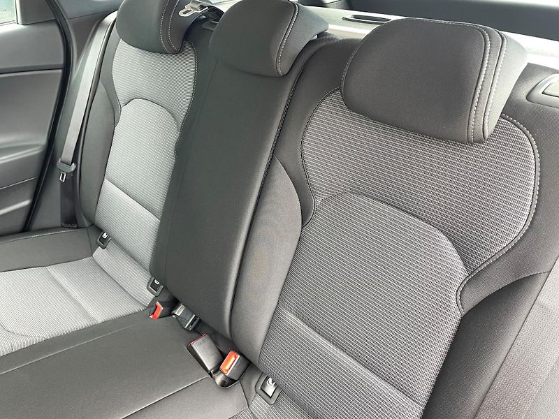 Hyundai i30 (2024) 1,5i Smart Man6 - fotka 6 z 9