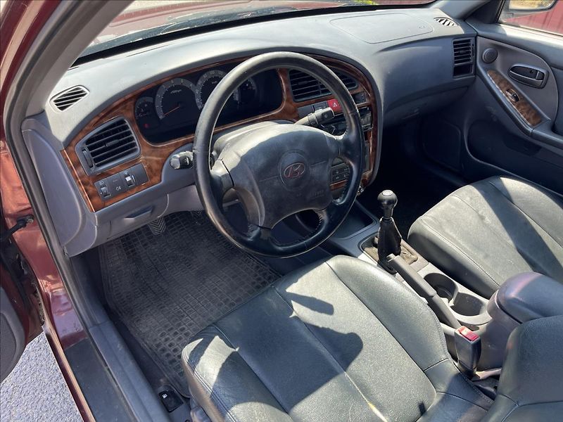 Hyundai Elantra 2,0 CRDi KLIMA TAŽNÉ STK 12/27 - fotka 9 z 29