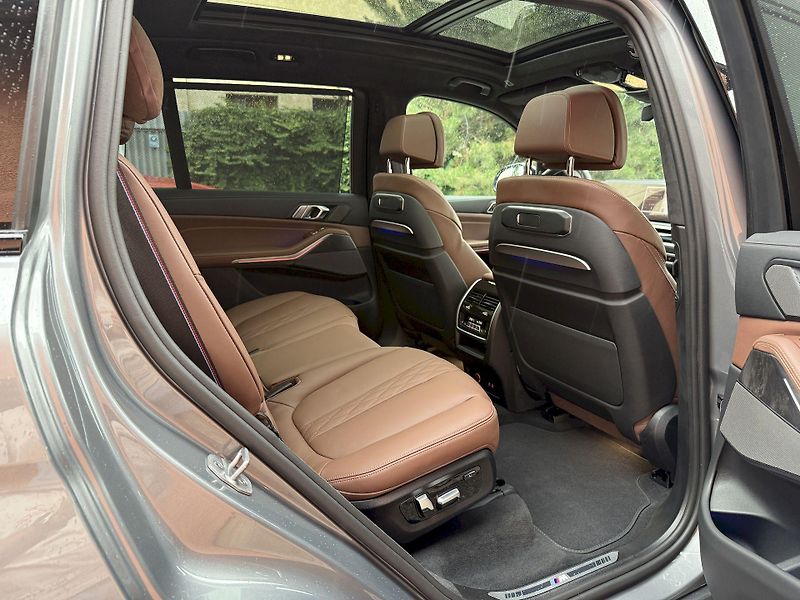 BMW X7 xDrive40d M-PRO Indiv. FULL - fotka 50 z 56